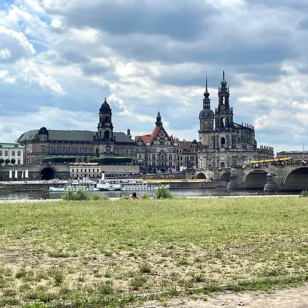 Apartment Apartment-uptown-im-szeneviertel-der-dresdner-neustadt *
